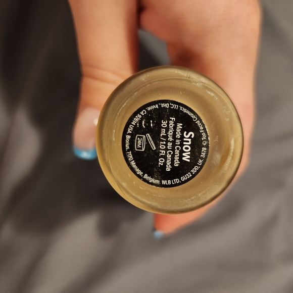 Two faced Born this way matte foundation colour snow - Picture 2 of 2